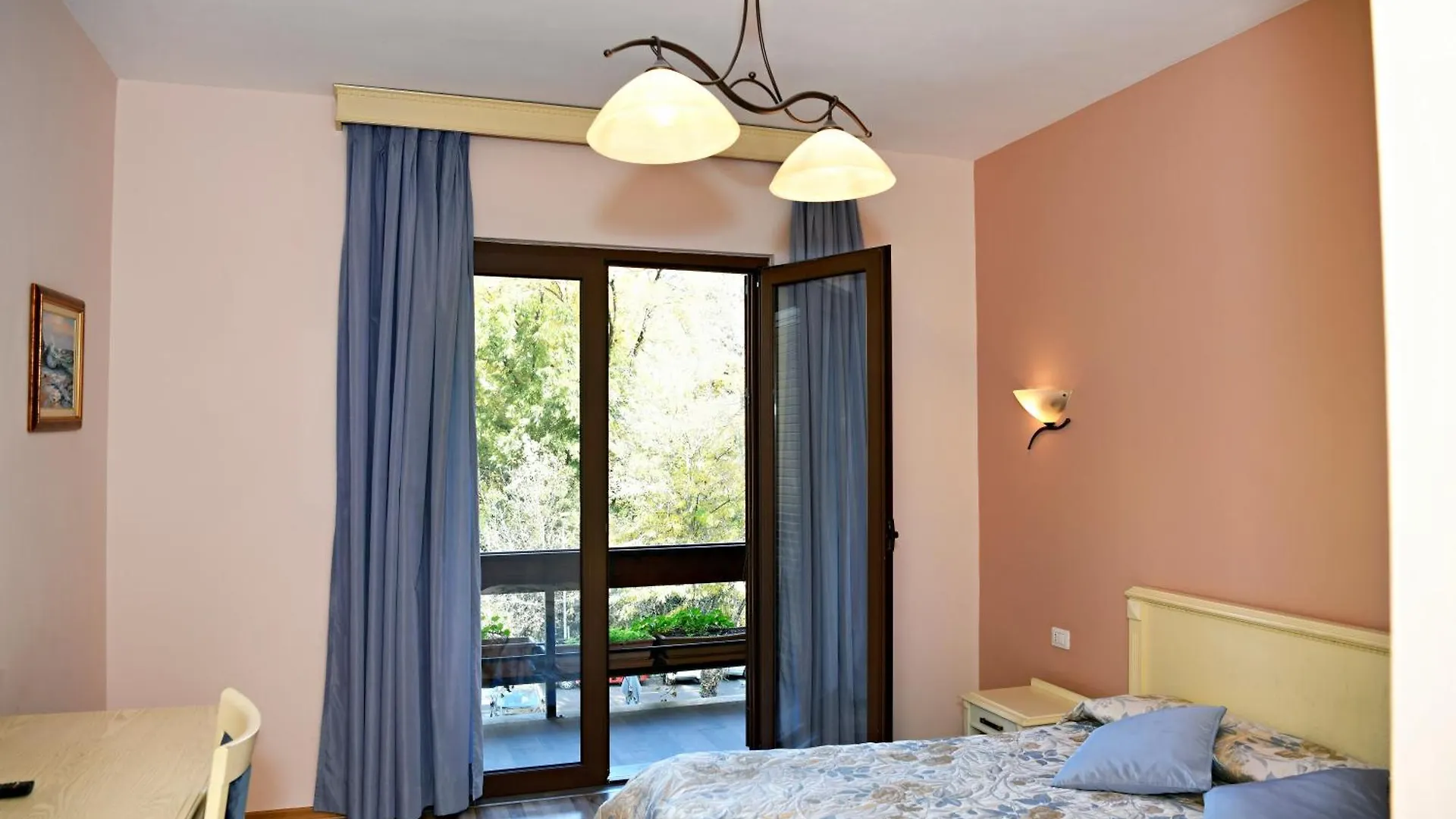 Hotel Restaurant Dreri Tirana 4*,